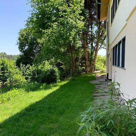 Daire Moderne Im Gruenen Mit Privatem Garten