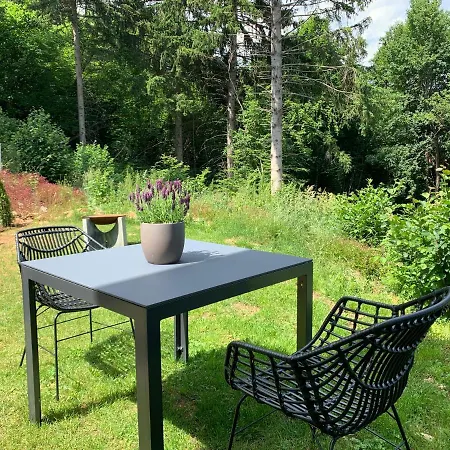 Moderne Im Gruenen Mit Privatem Garten *